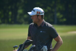 En flot runde i syv under par sender Kasper Estrup i spidsen for Jyske Bank PGA Championship i Silkeborg Ry Golfklub