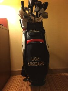 Køb Lucas Bjerregaards Titleist Tour Staff Golfbag nu. Den bliver meget værd, når Lucas vinder US Masters..